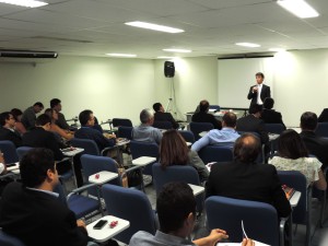 Ítalo Nogueira em palestra para gerentes da CAIXA. Foto: Divulgação/Assessoria CAIXA