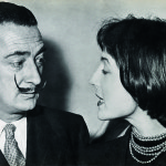 Salvador Dali e Marianne Peretti na abertura da primeira exposição da artista. Foto - Acervo da artista